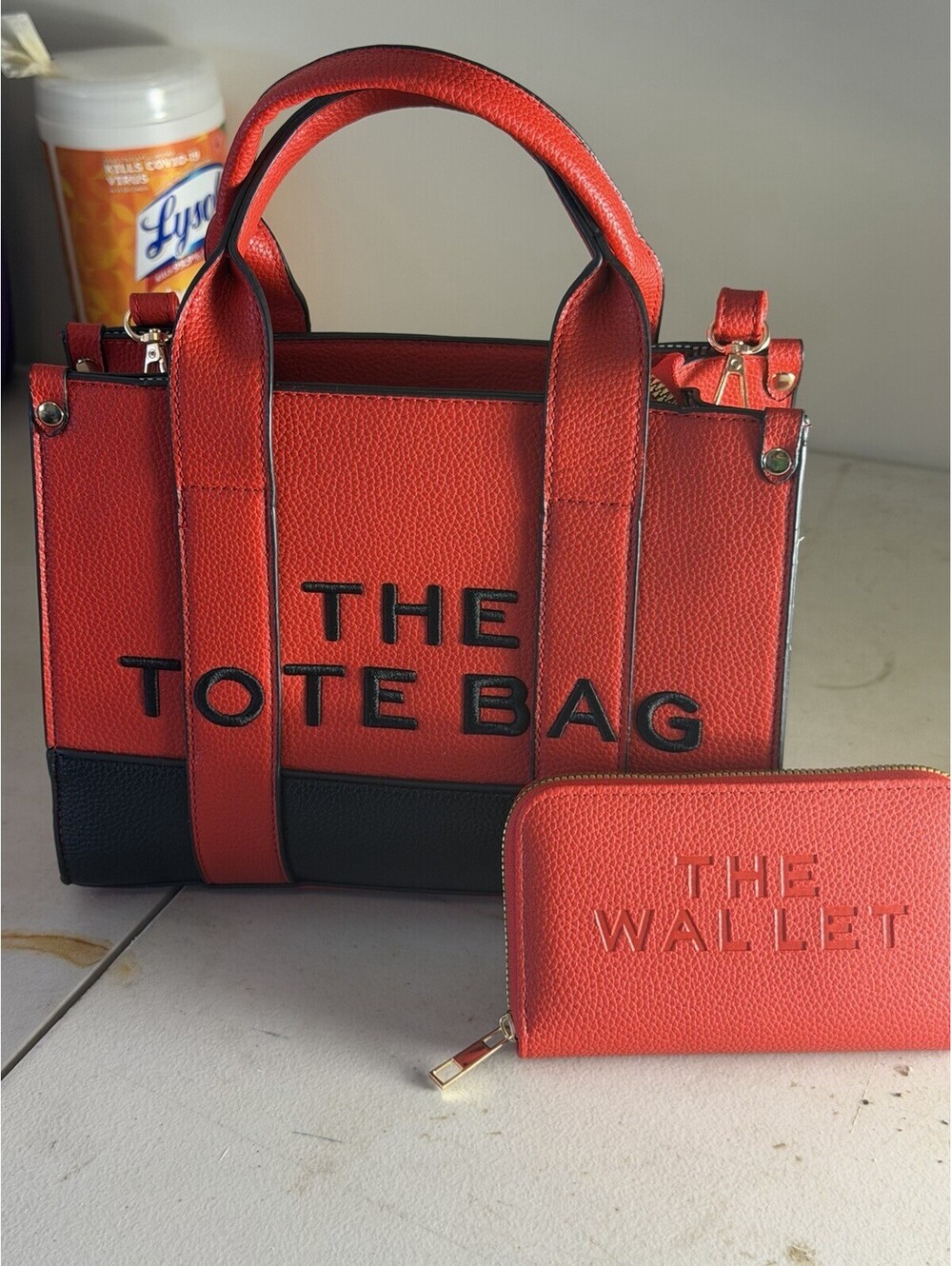 the tote bag  medium Red With The Wallet